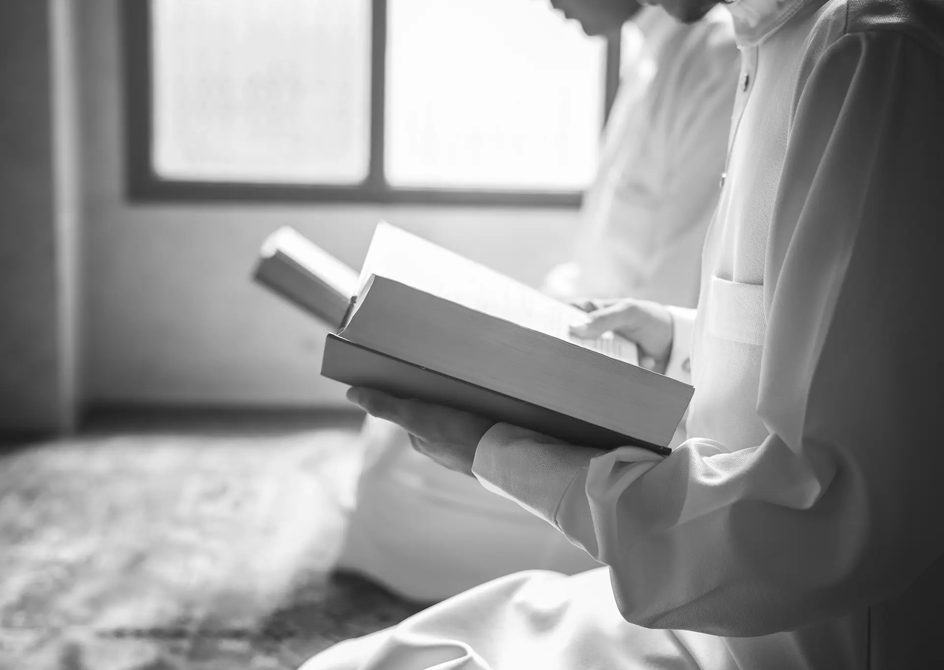 Mengapa Penghafal Al-Qur’an Wajib Belajar Fiqih? Menghidupkan Ayat dalam Amalan