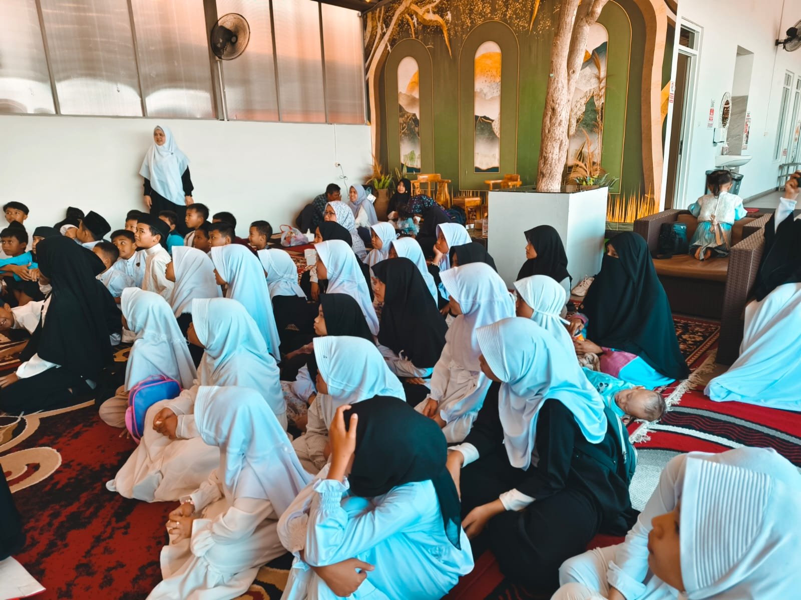 Menebarkan Cahaya Al-Qur’an untuk Umat
